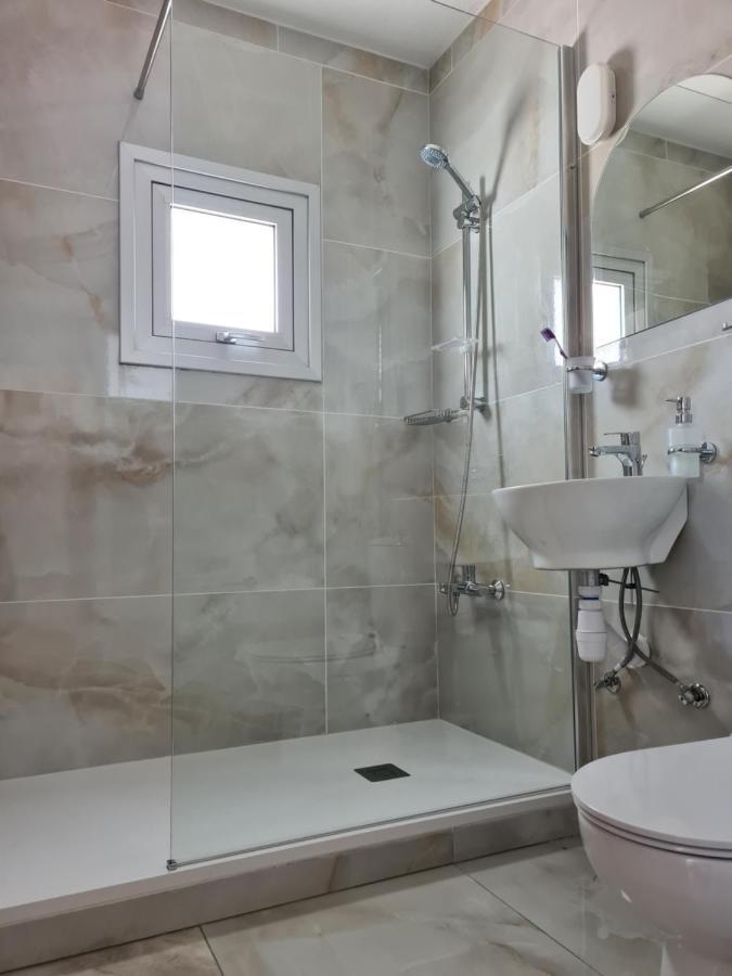 Fotoxenia Luxury Apts Paralimni Eksteriør billede