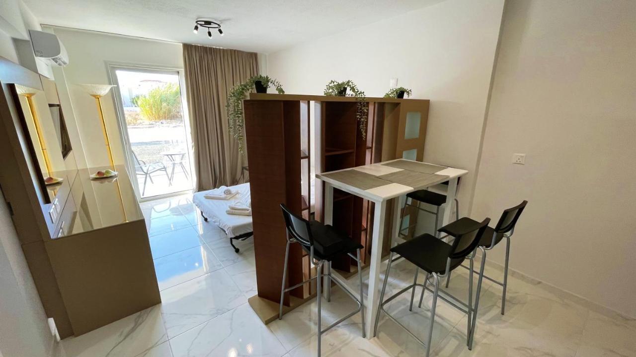 Fotoxenia Luxury Apts Paralimni Eksteriør billede