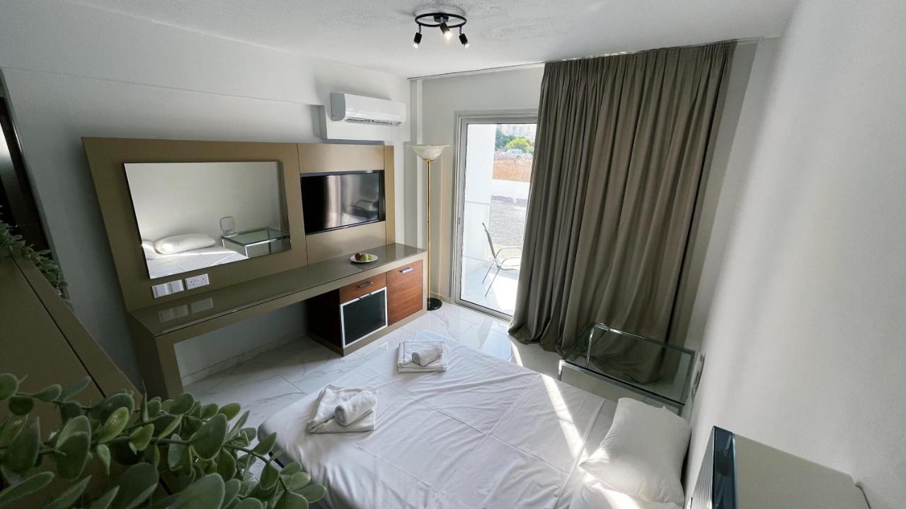 Fotoxenia Luxury Apts Paralimni Eksteriør billede