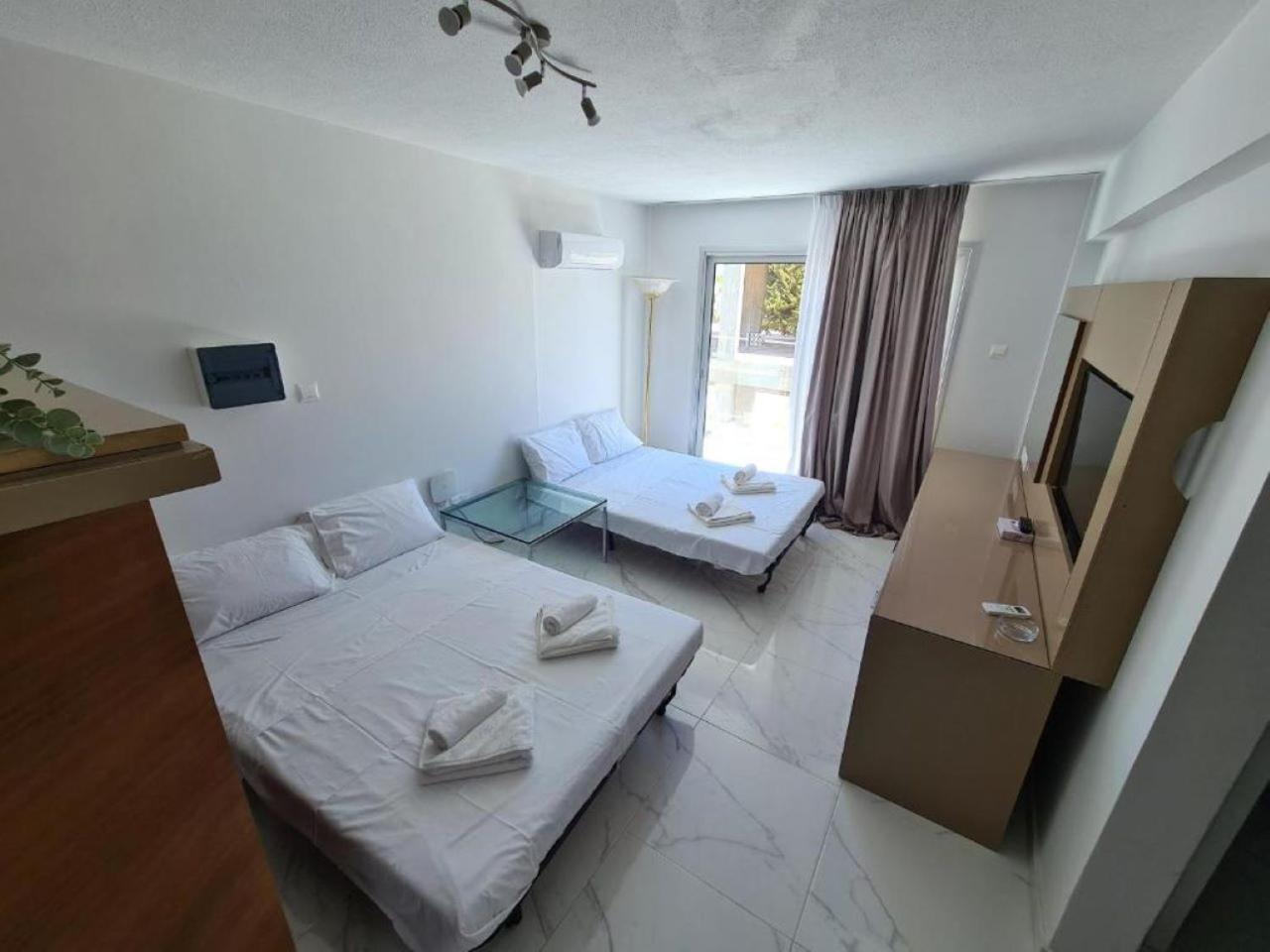 Fotoxenia Luxury Apts Paralimni Eksteriør billede